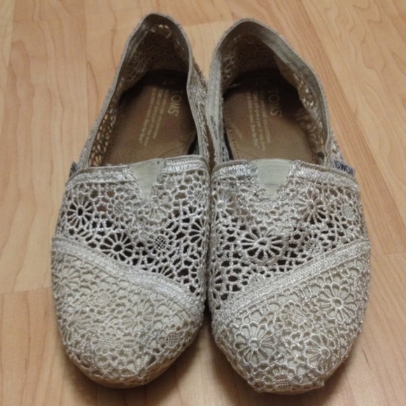 toms crochet slip on